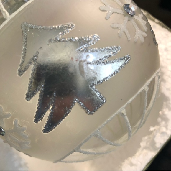 Holiday Lane Snowdaze Snowflake Tree Ball Ornament, NWT - Picture 2 of 2